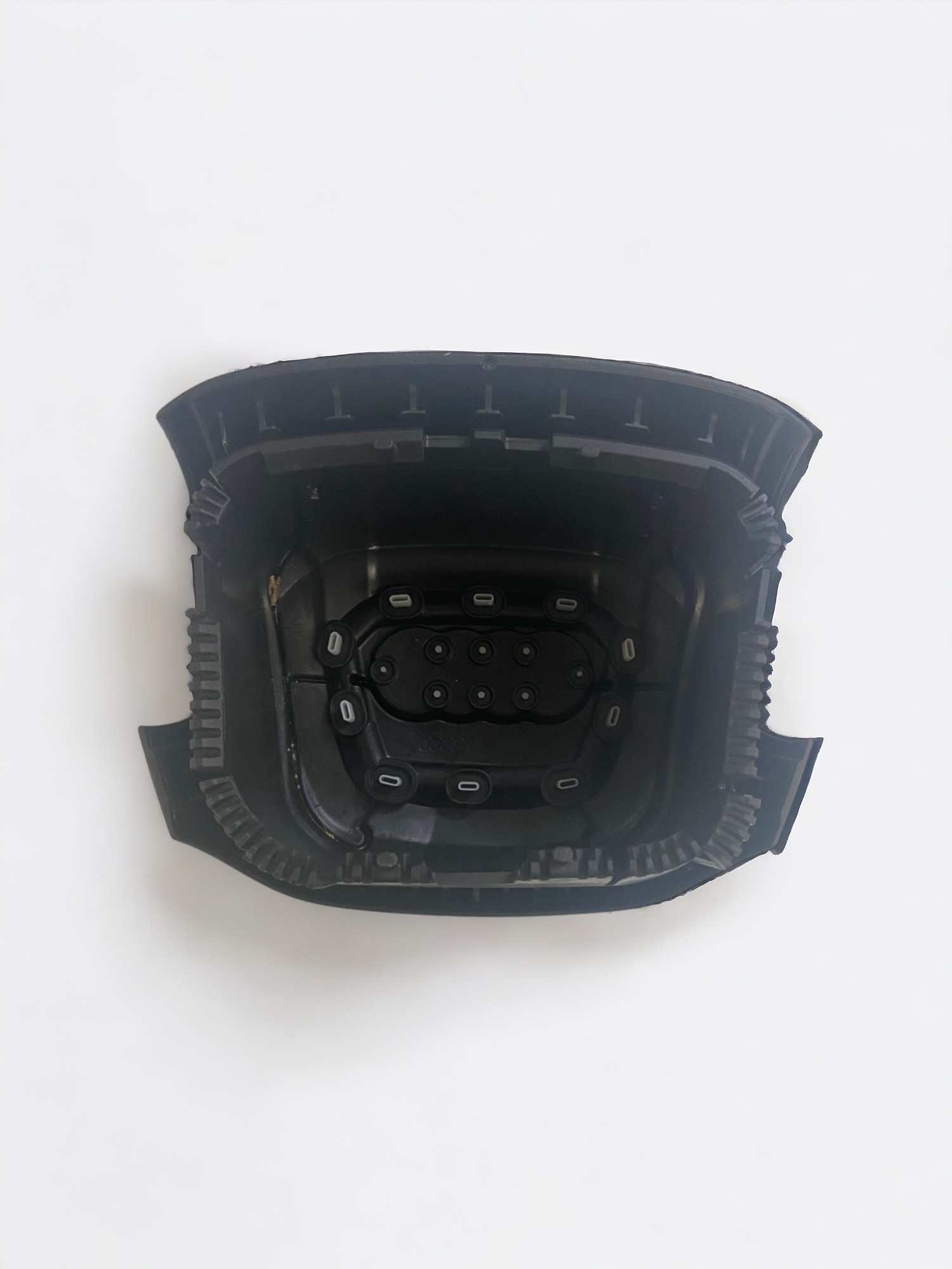 /assets/uploads/audi-a3-a4-q3-q5-q7-2015---2019-direksiyon-airbag-kapagi-hava-yastigi-665ec5d3da77c.jpg