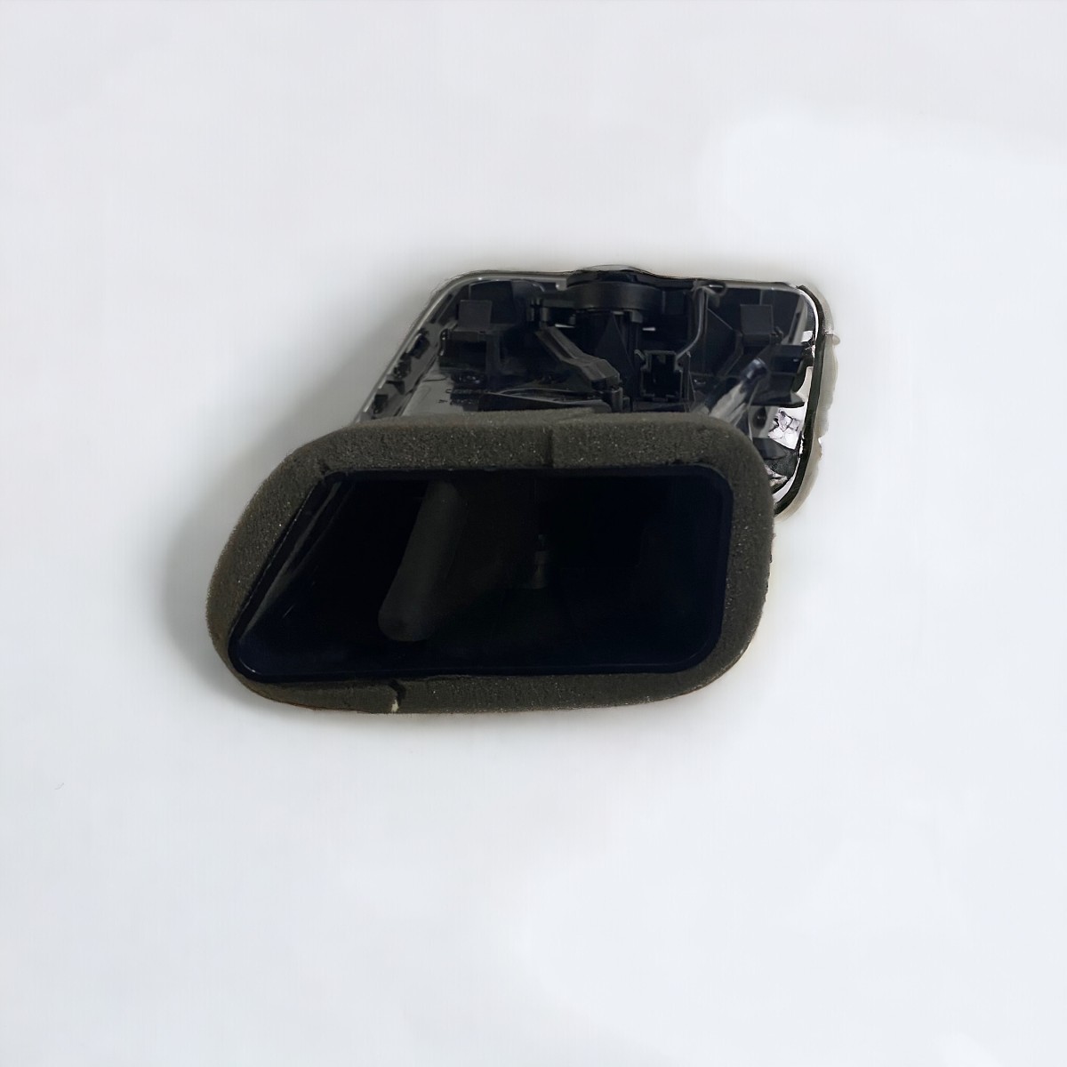 /assets/uploads/audi-q3-2012---2018-sag-gogus-havalanadirma-izgarasi-ufleme-665ec8b0cd490.jpg