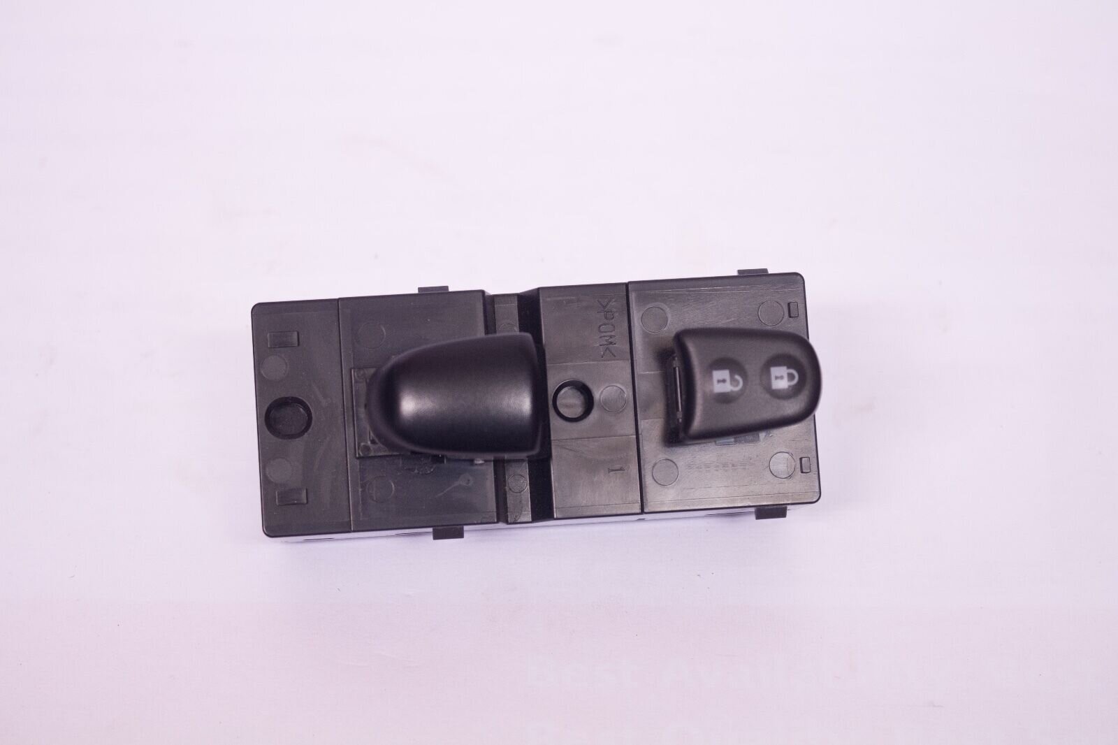 nissan-juke-2011-2017-cam-acma-dugmesi-on-surucu-tarafi-1.jpg
