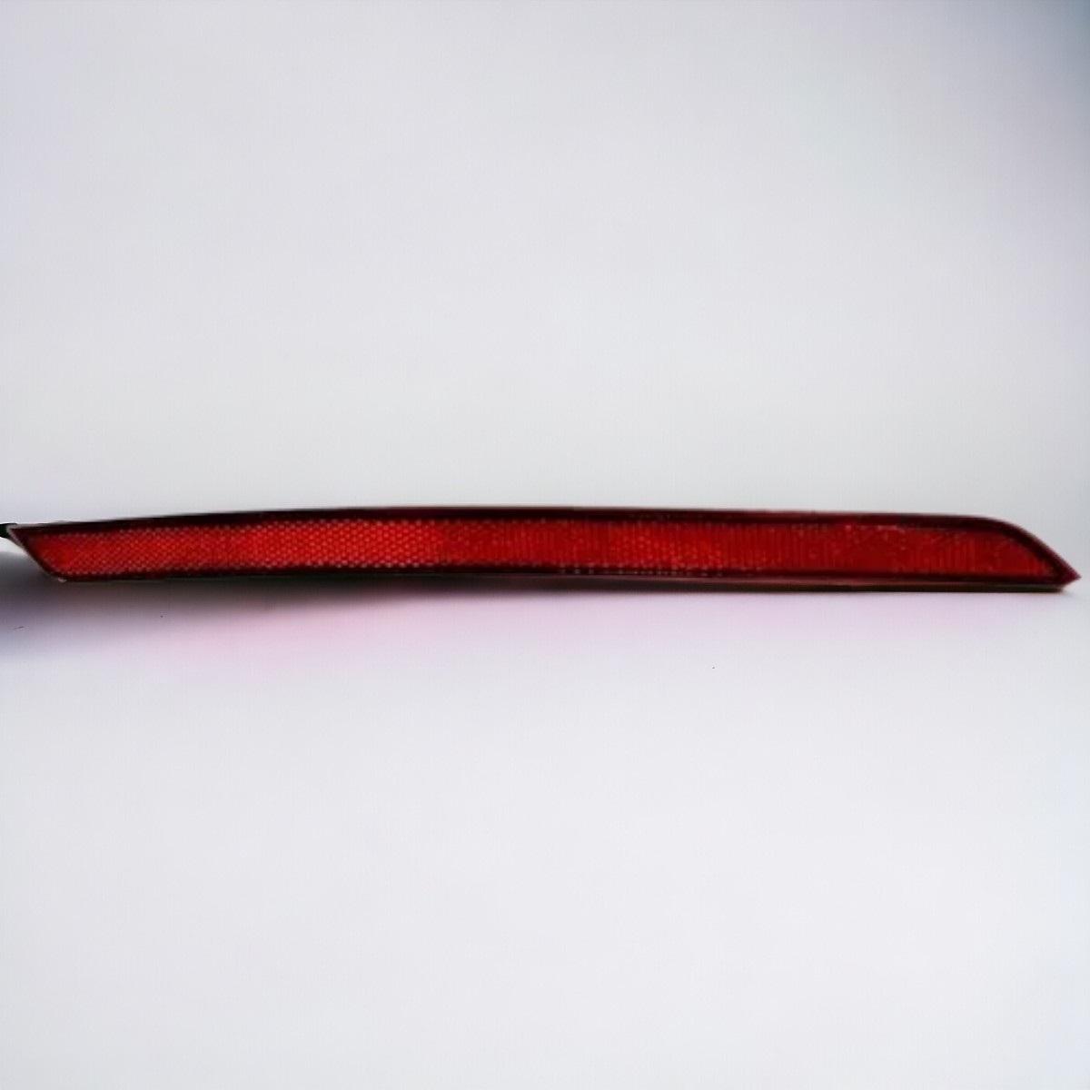 PASSAT 2019 - 2023 SAĞ ARKA TAMPON REFLEKTÖRÜ - resim 1