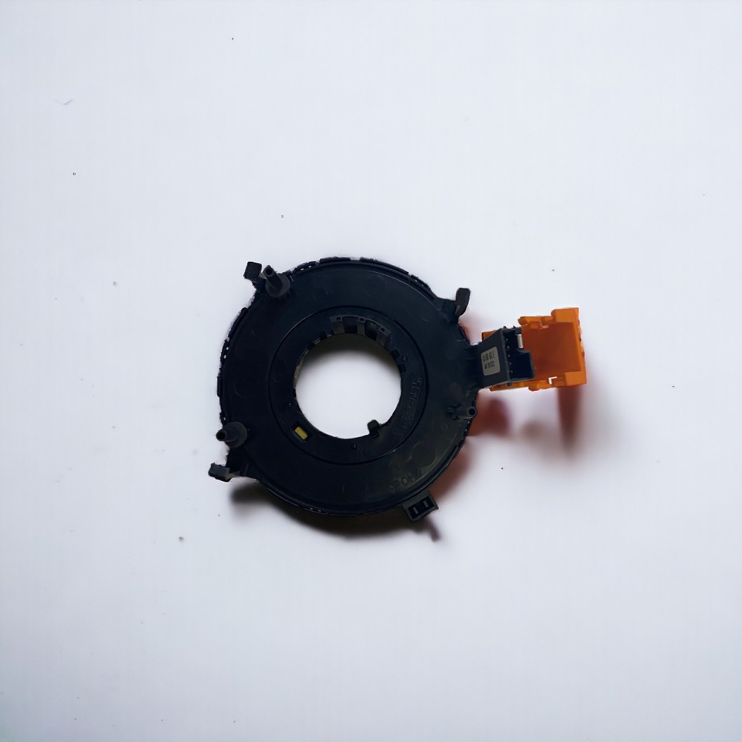 /assets/uploads/passat-b5,5-2000---2005-direksiyon-aci-sensoru-airbag-sargisi-665ec71f63ee1.jpg