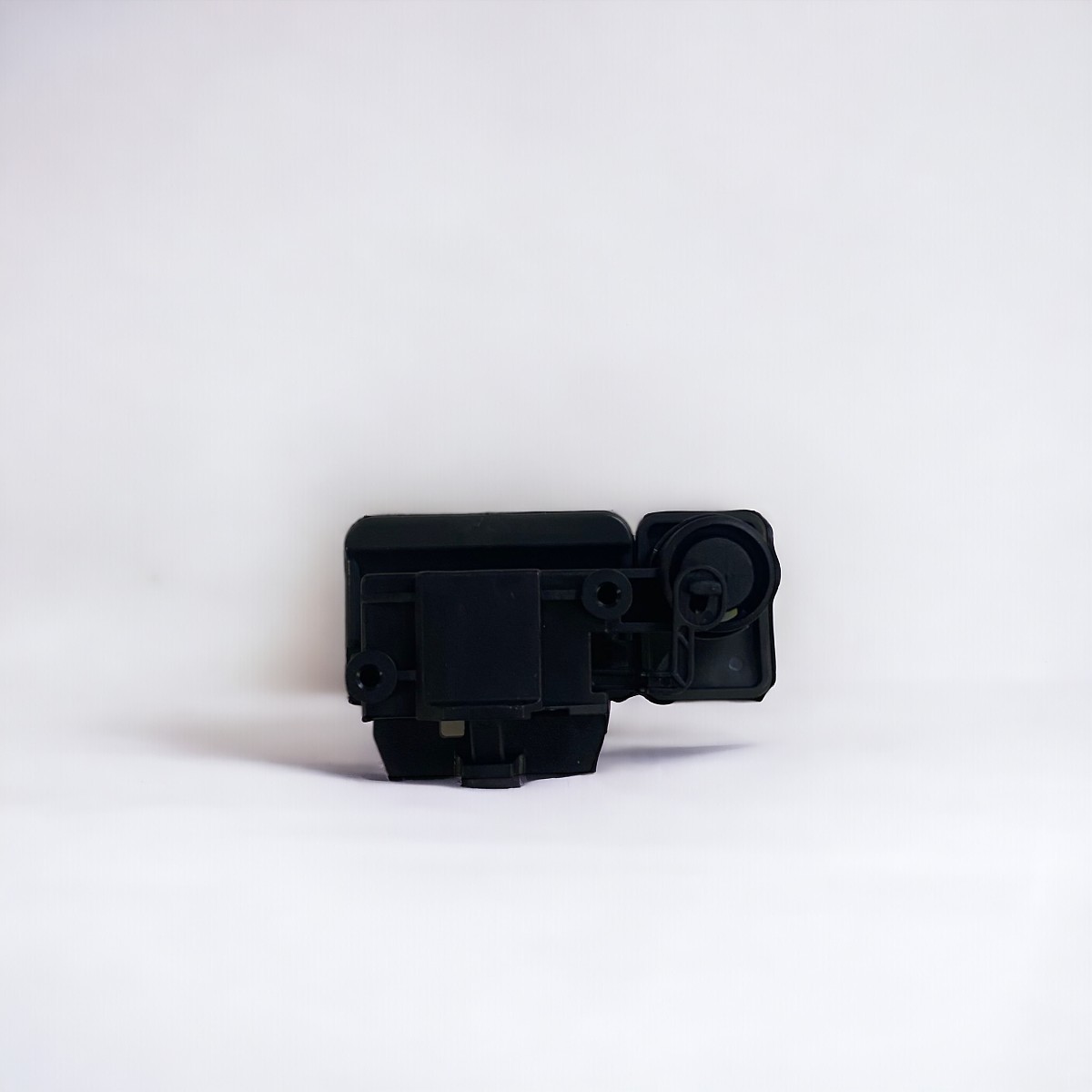 /assets/uploads/suzuki-jimny-2000---2018-torpido-kilidi-torpido-acma-mandali-665ec9361a7c6.jpg