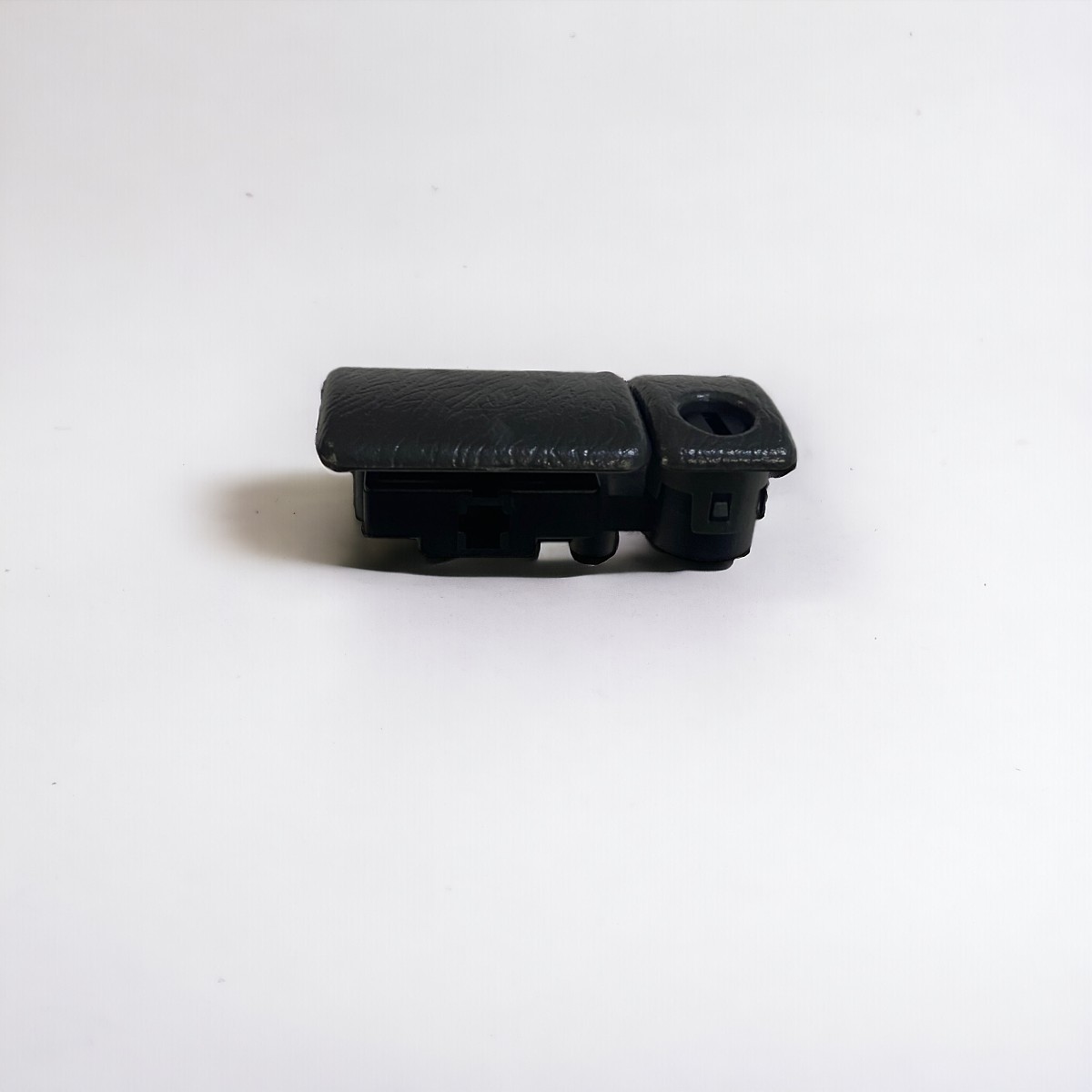 /assets/uploads/suzuki-vitara-2000---2018-torpido-kilidi-torpido-acma-mandali-665ec934a92eb.jpg