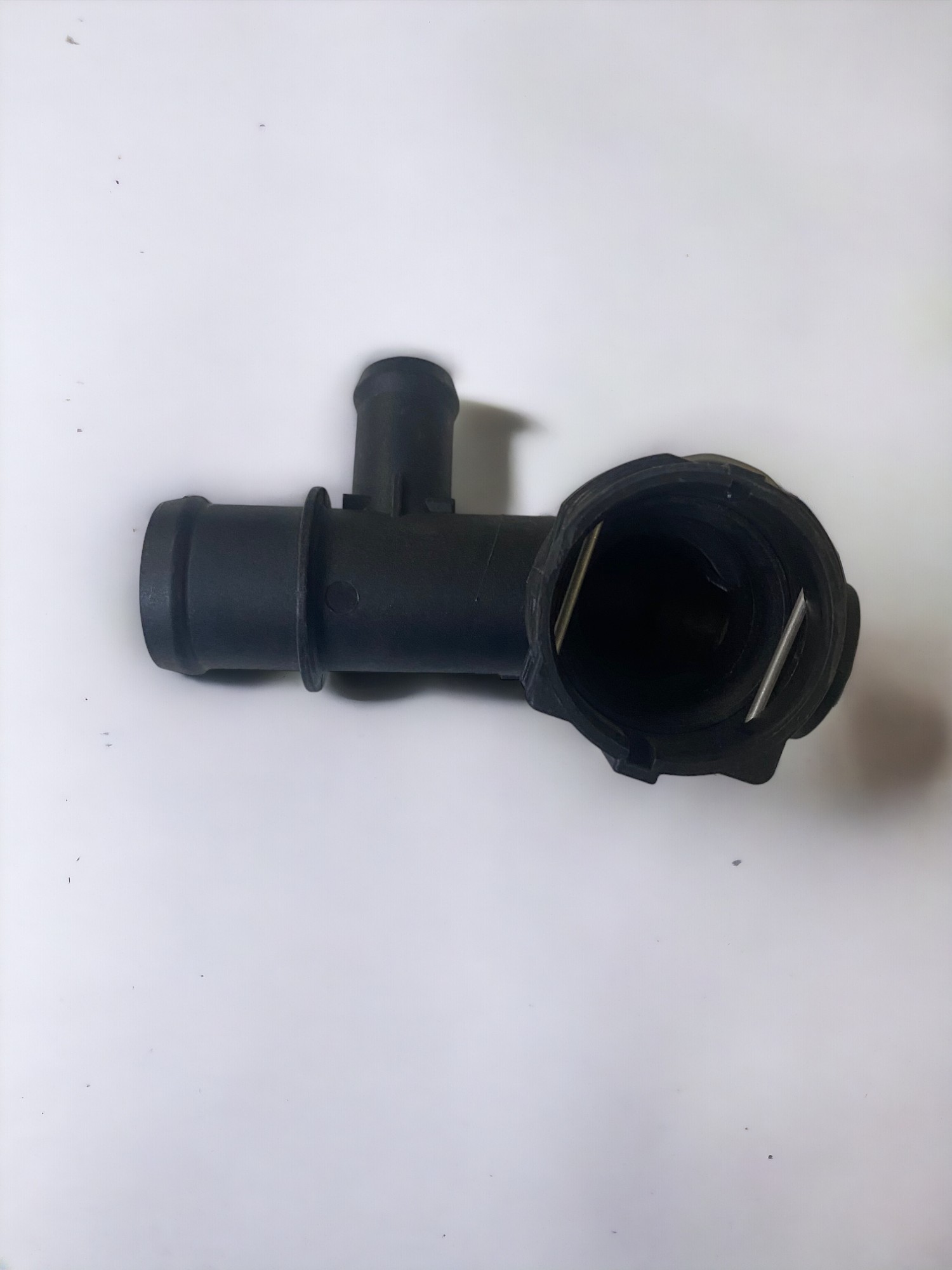 /assets/uploads/volkswagen-passat-b8-2014---2020-radyator-su-flansi-5q0122291bg-665ec55fabc1e.jpg